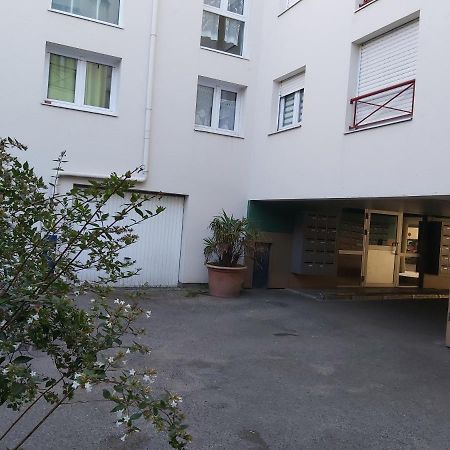T2 Parking A Reserver Wi-Fi 10' A Pied Du Port Ван Екстериор снимка